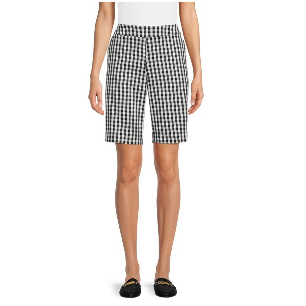 Time and Tru Women's pull on Bermuda Shorts. black & white